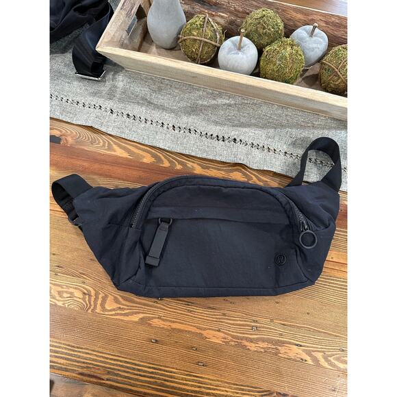 Lululemon On the Beat Belt Bag - Picture 2 of 9
